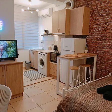 Thess Vibes @ Center Apartment