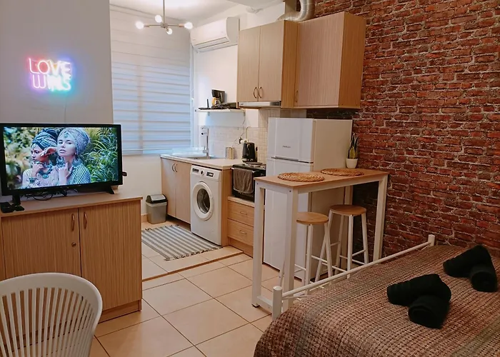 Thess Vibes @ Center Apartment